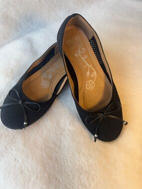 Women's Mootsies Tootsies Black Ballet Flats with Bow Detail Size 8